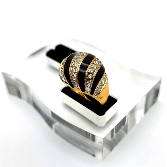 Jewelry - 18k gold plated ring